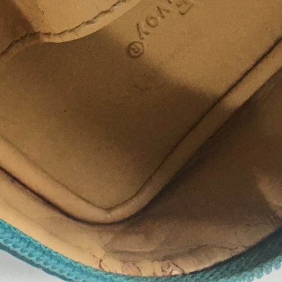 Trish McEvoy Petite Blue Leather Makeup Planner - Picture 11 of 14